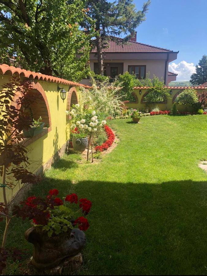 Lux Garden Home D Kumanovo Luaran gambar
