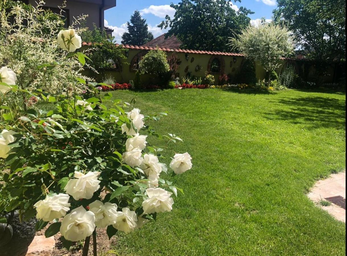 Lux Garden Home D Kumanovo Luaran gambar
